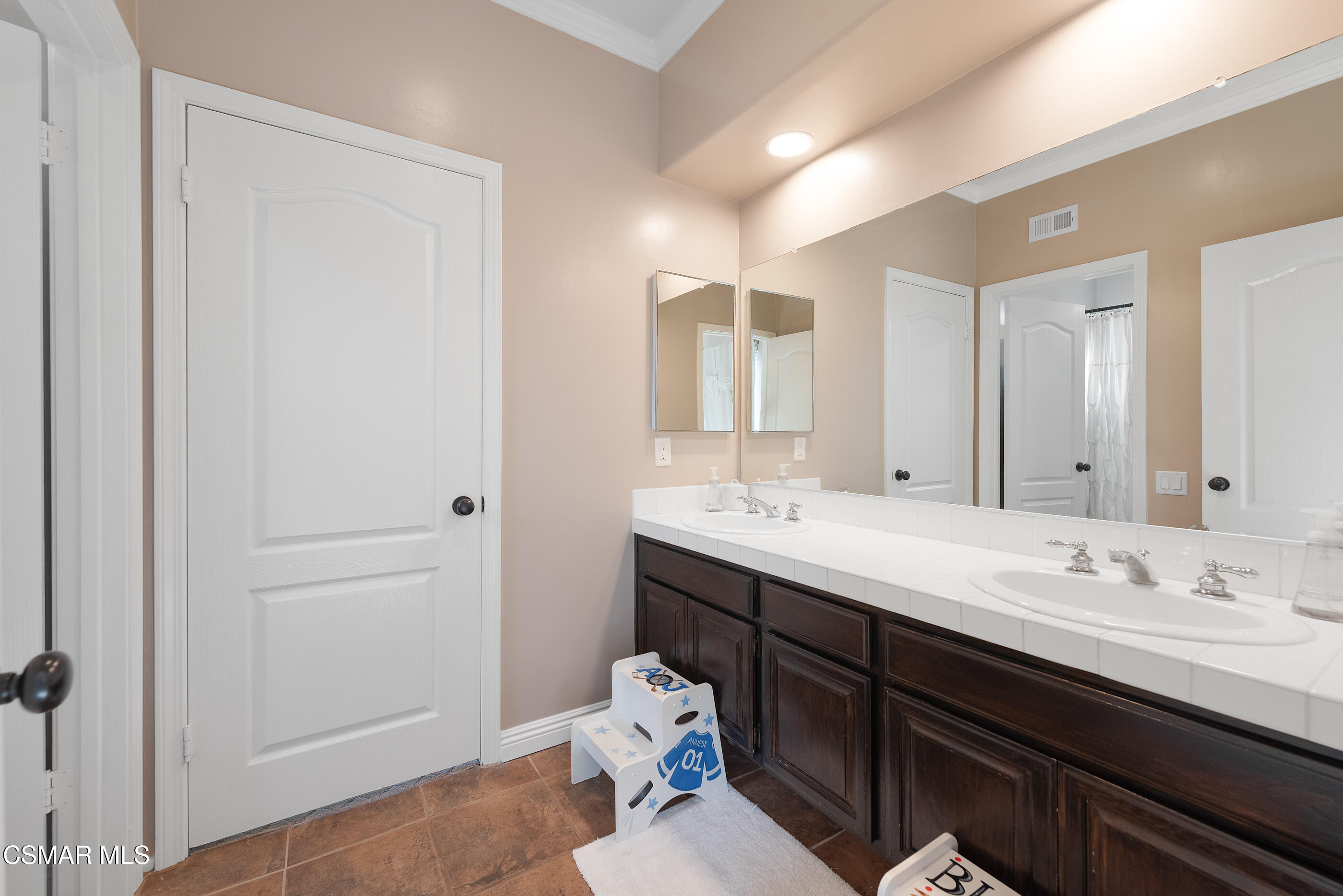 11343 Mapleridge Court Moorpark, CA 93021 - Photo 31 of 46 11343 Mapleridge Ct Moorpark-33