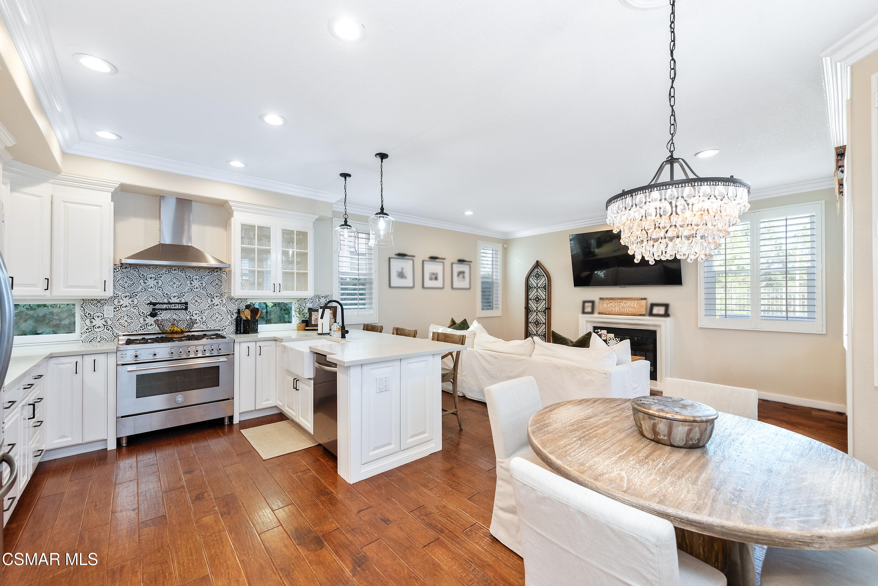 11343 Mapleridge Court Moorpark, CA 93021 - Photo 8 of 46 11343 Mapleridge Ct Moorpark-9