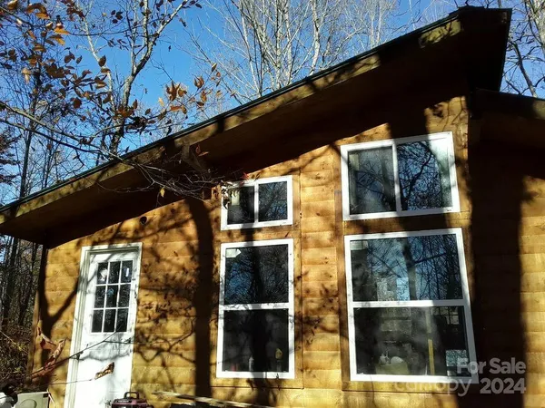 $696,500 | 2200 Walnut Creek Road, Marshall, NC 28753