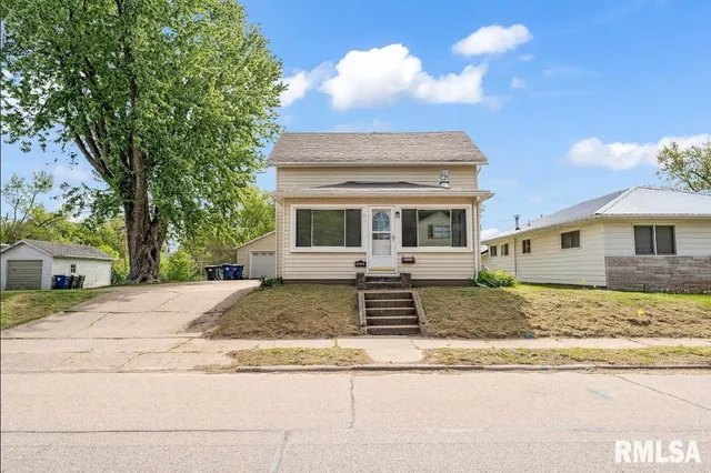 $132,500 | 2823 North 3rd Street, Clinton, IA 52732