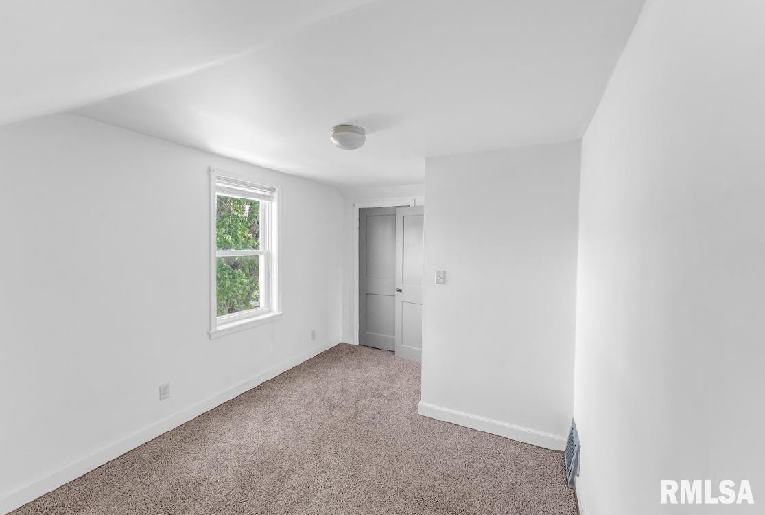 2823 North 3rd Street Clinton, IA 52732 - Photo 14 of 18