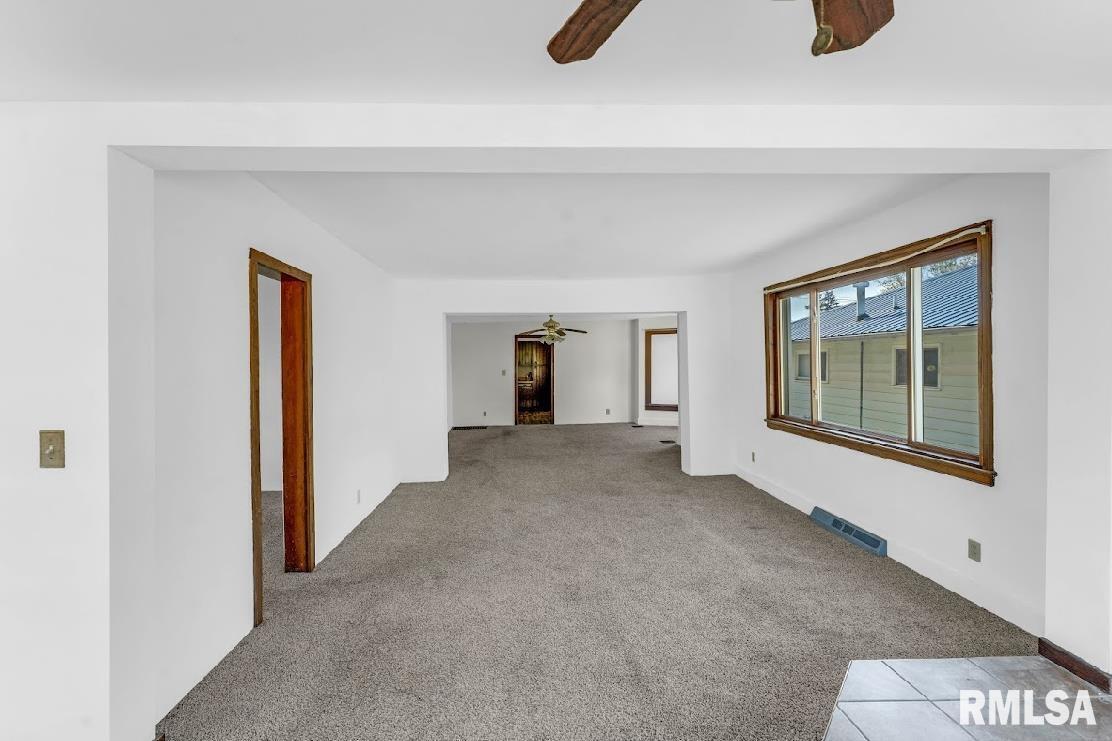 2823 North 3rd Street Clinton, IA 52732 - Photo 9 of 18