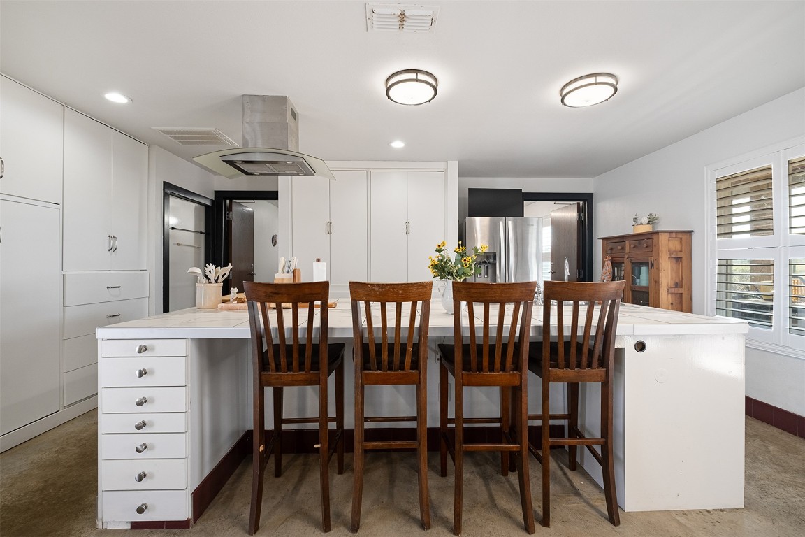 142 Zimmerhanzel Road Flatonia, TX 78941 - Photo 11 of 40 a view of room with furniture and a wooden floor