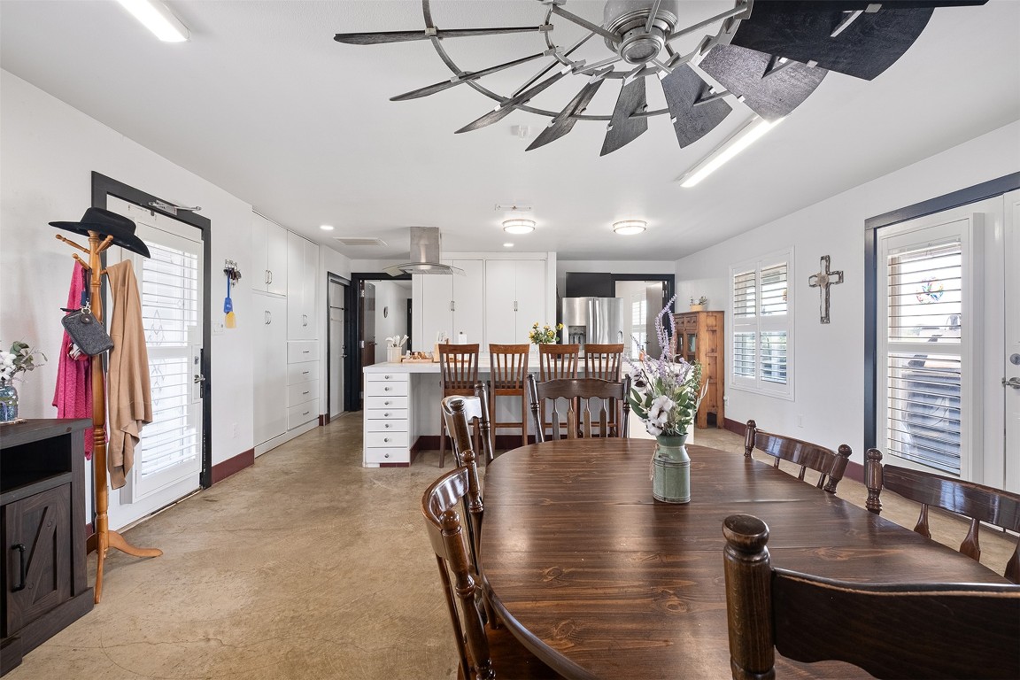 142 Zimmerhanzel Road Flatonia, TX 78941 - Photo 10 of 40 a dining room with furniture and window
