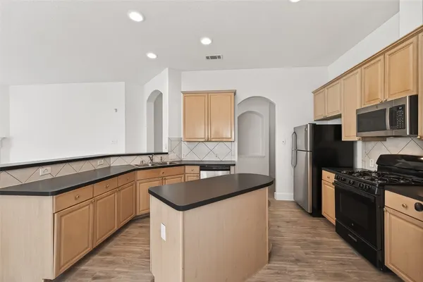 $2,195 | 3143 Oakwood Run Drive, Sugar Land, TX 77498