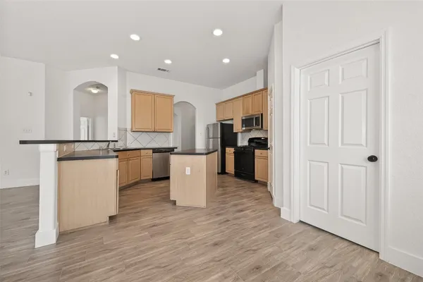 $2,195 | 3143 Oakwood Run Drive, Sugar Land, TX 77498