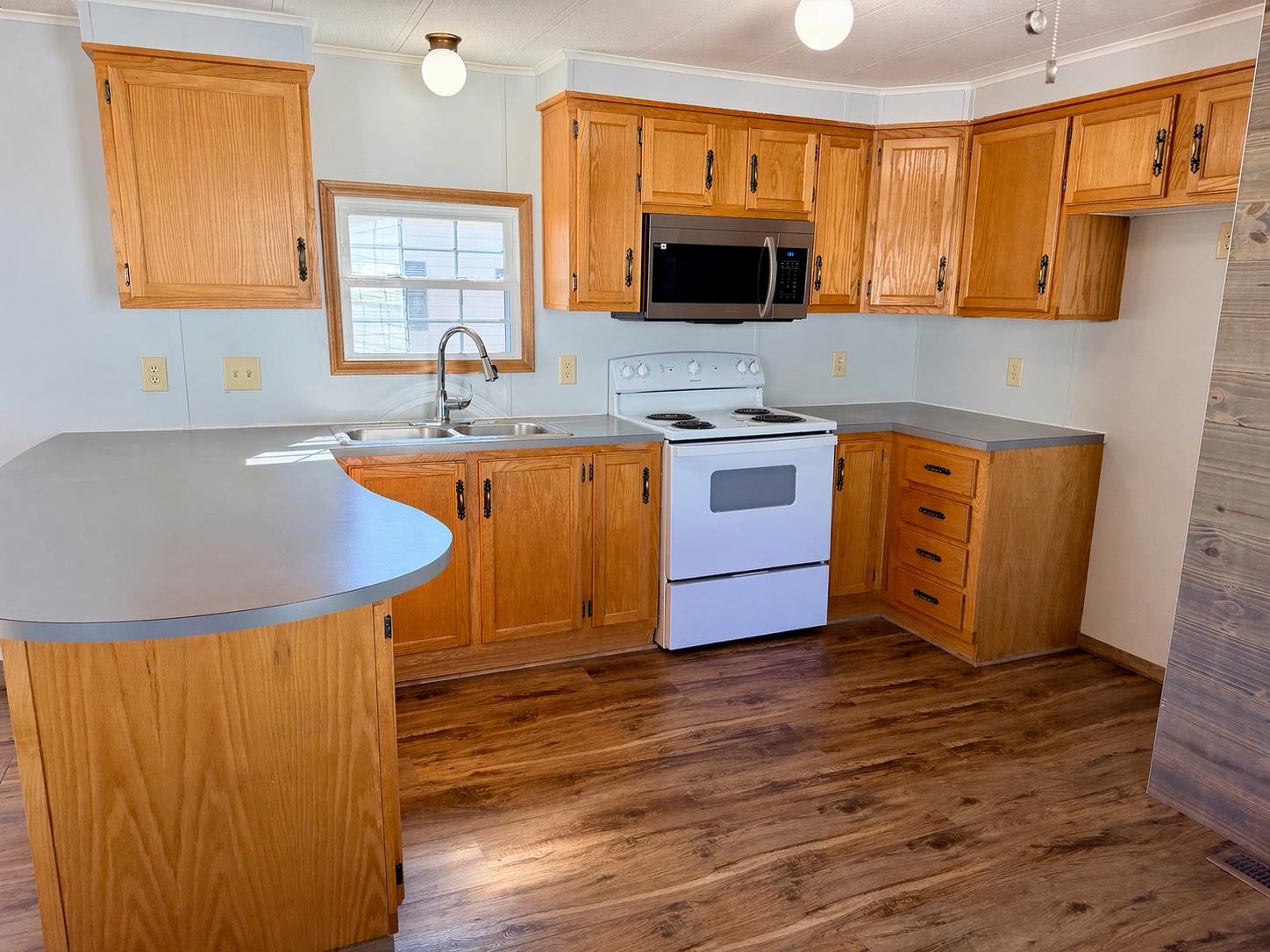 41 Thistle Way Manchester, NH 03109 - Photo 7 of 20