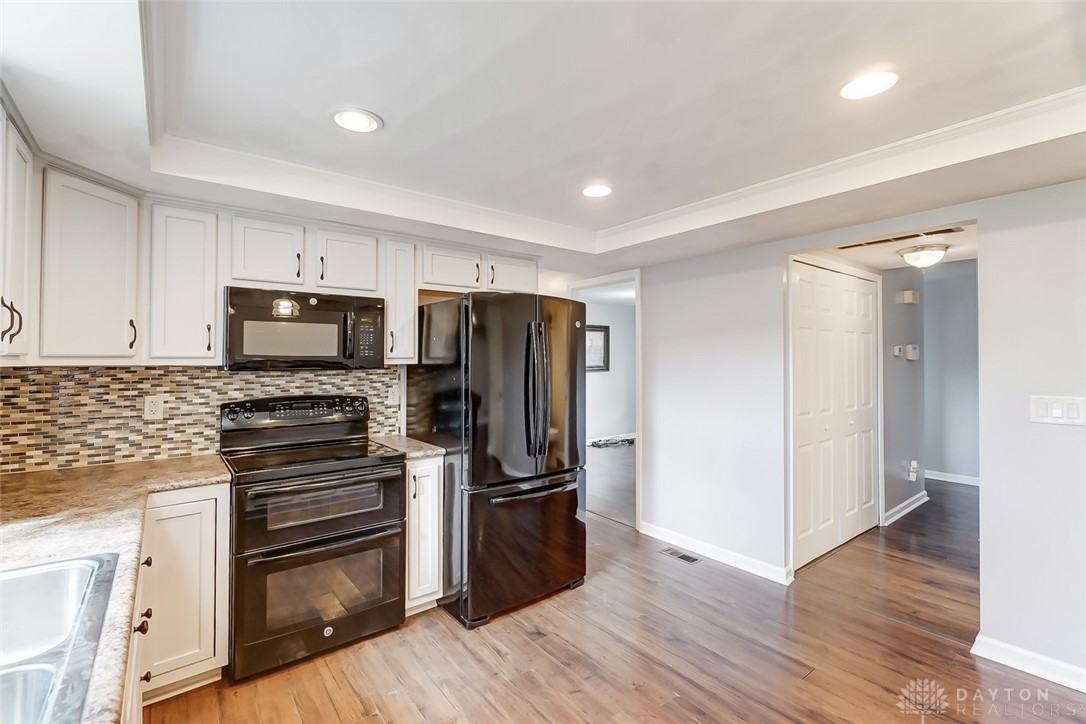 5576 Longford Road Dayton, OH 45424 - Photo 9 of 36