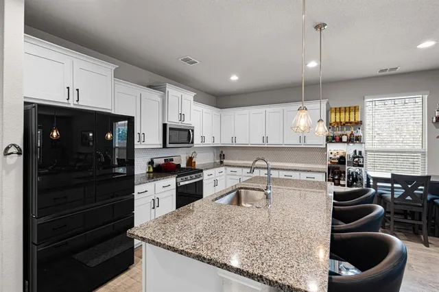 $399,900 | 5601 Round Hl Road, Denton, TX 76210