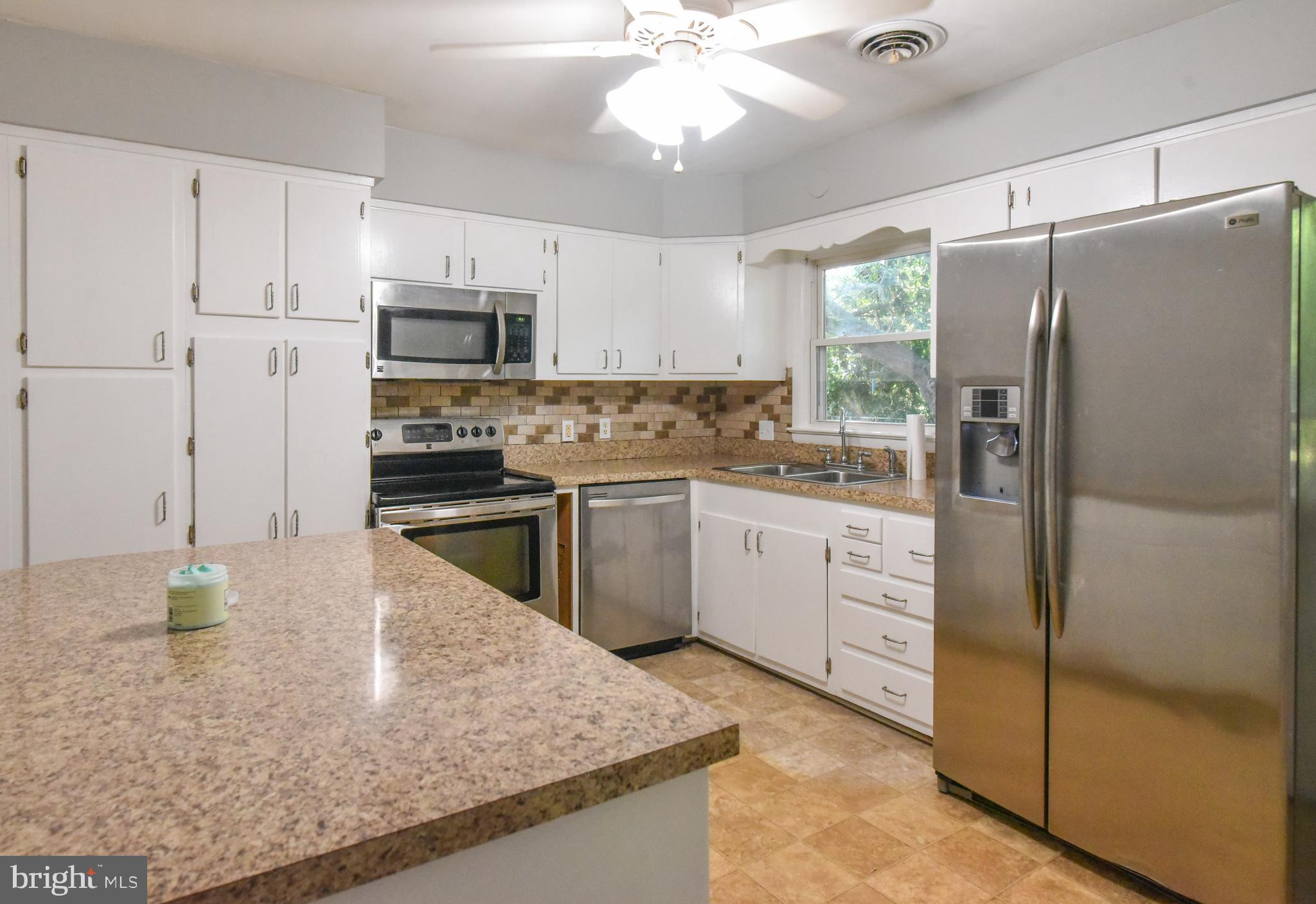 820 Riverside Drive Salisbury, MD 21801 - Photo 6 of 31 Full kitchen with stainless steel appliances