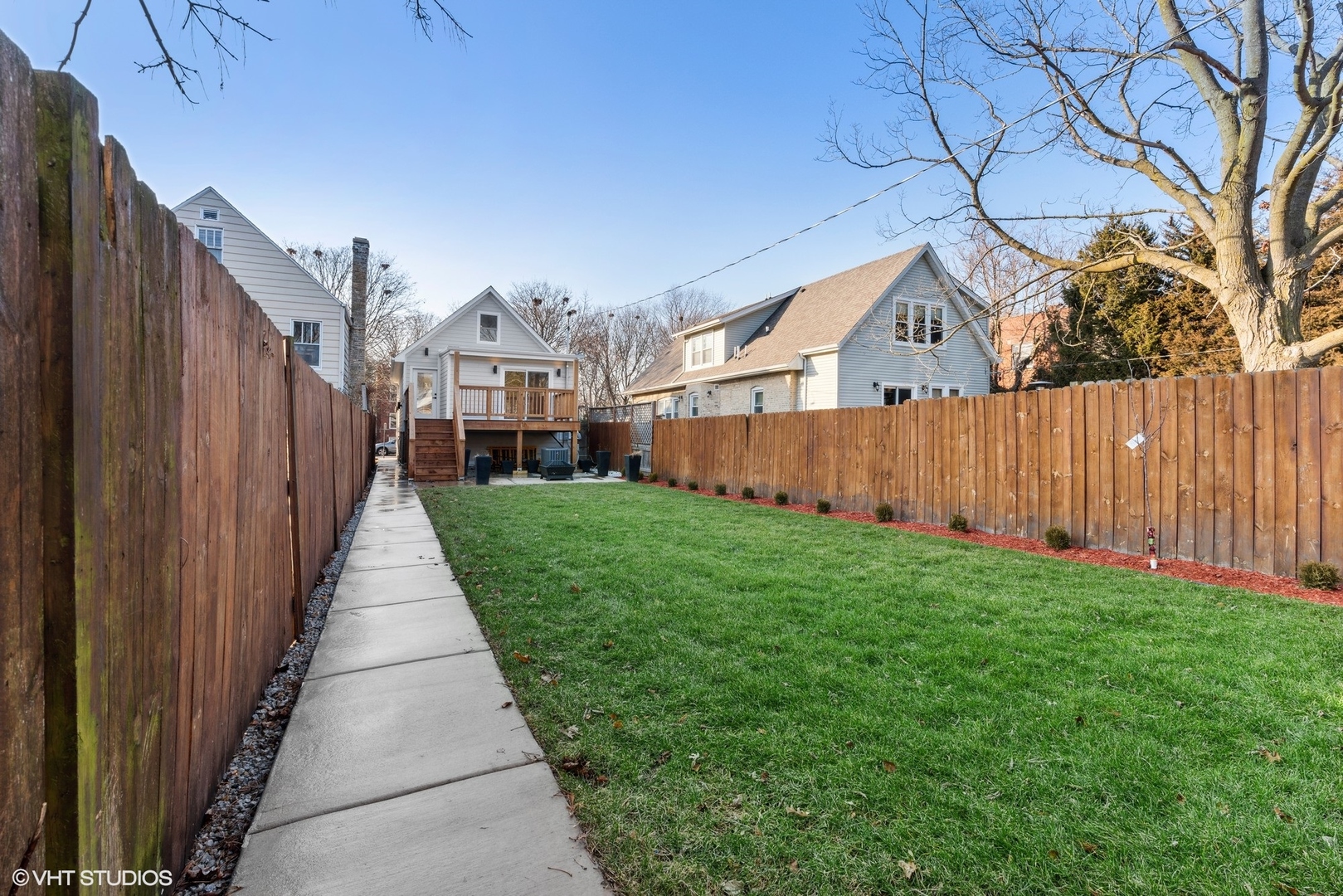 1025 Dewey Avenue Evanston, IL 60202 - Photo 16 of 21 a view of a front of house with entertaining space