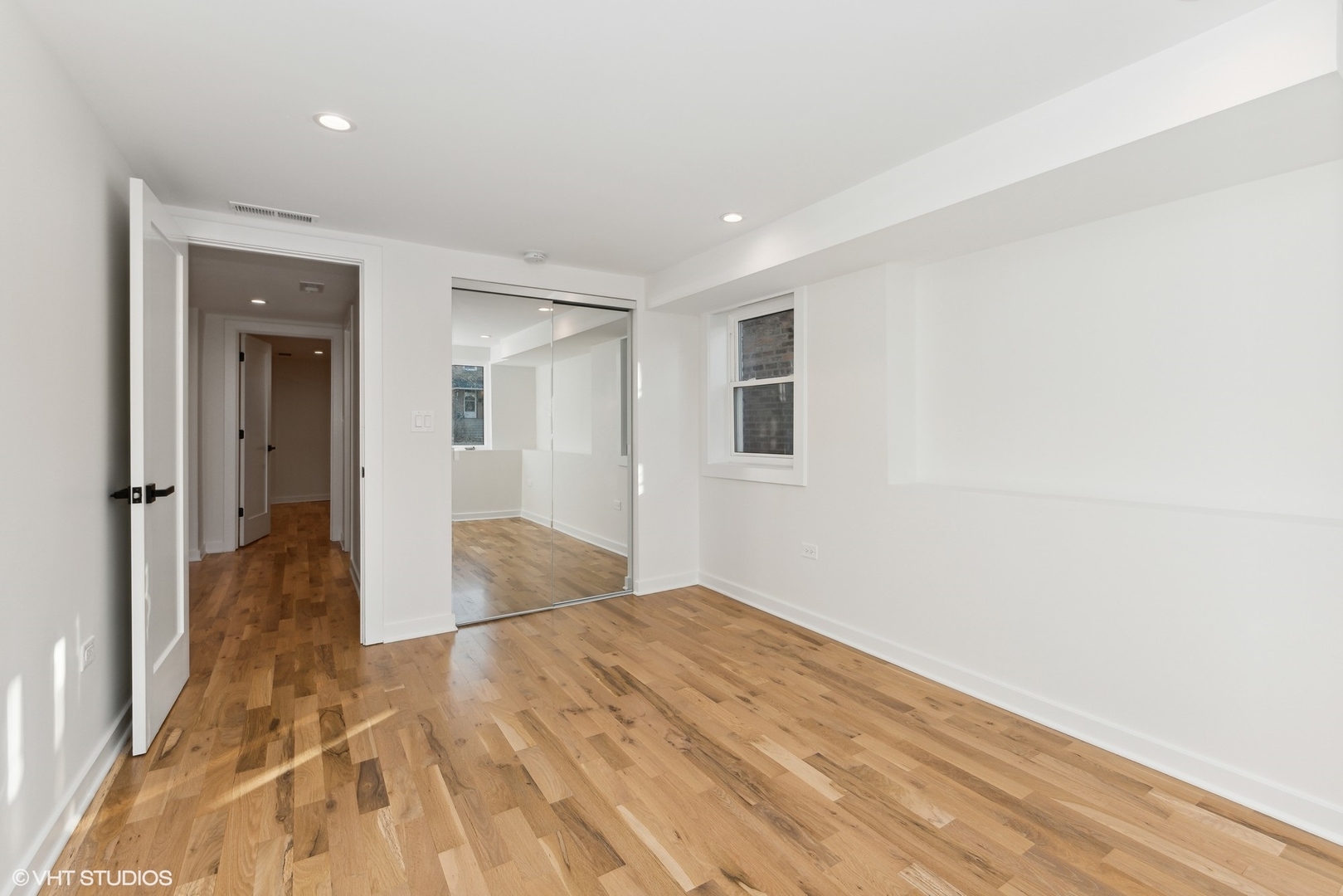 1025 Dewey Avenue Evanston, IL 60202 - Photo 10 of 21 a view of empty room