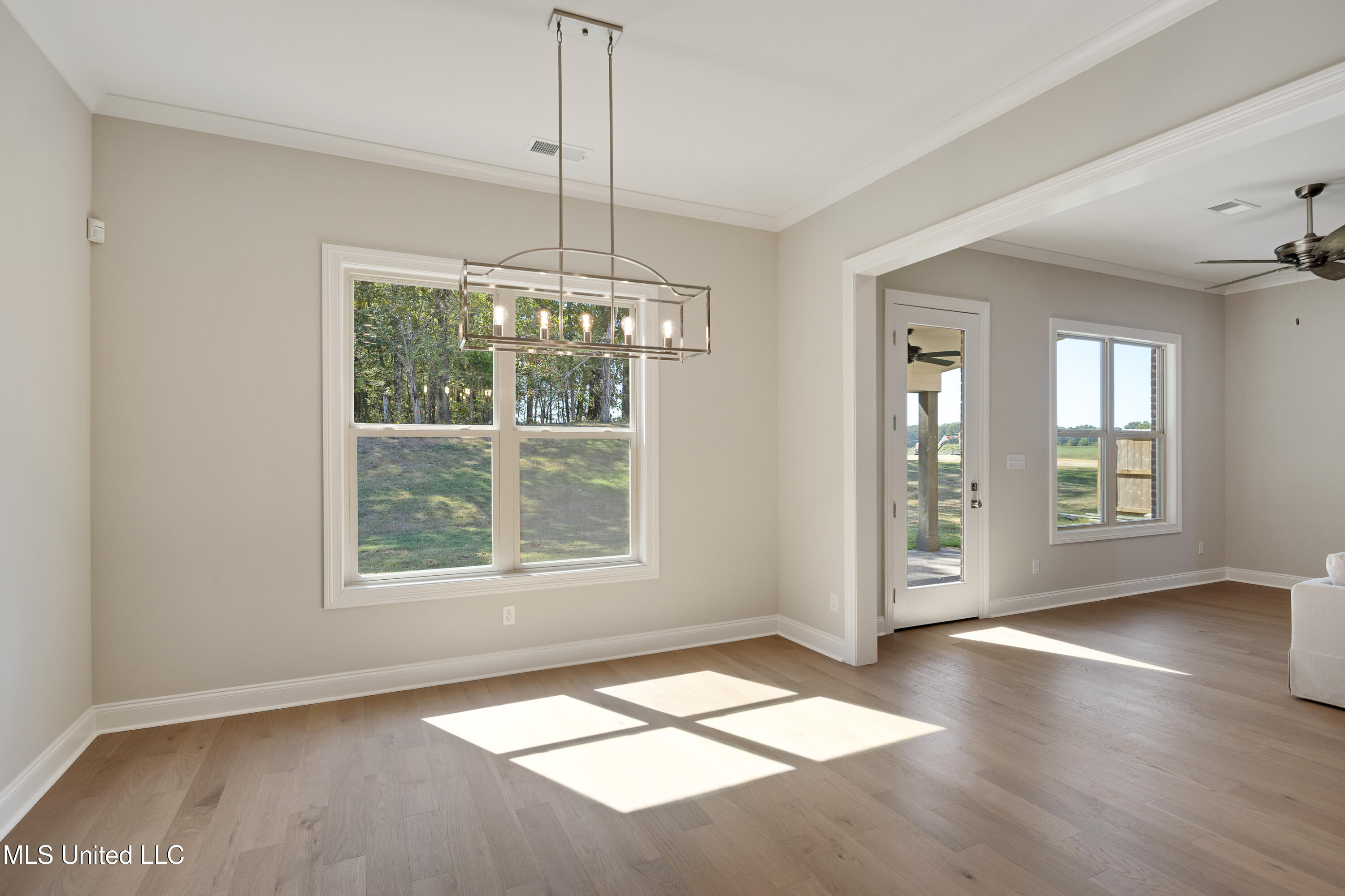 2327 Livingston Way Hernando, MS 38632 - Photo 11 of 37 Dining