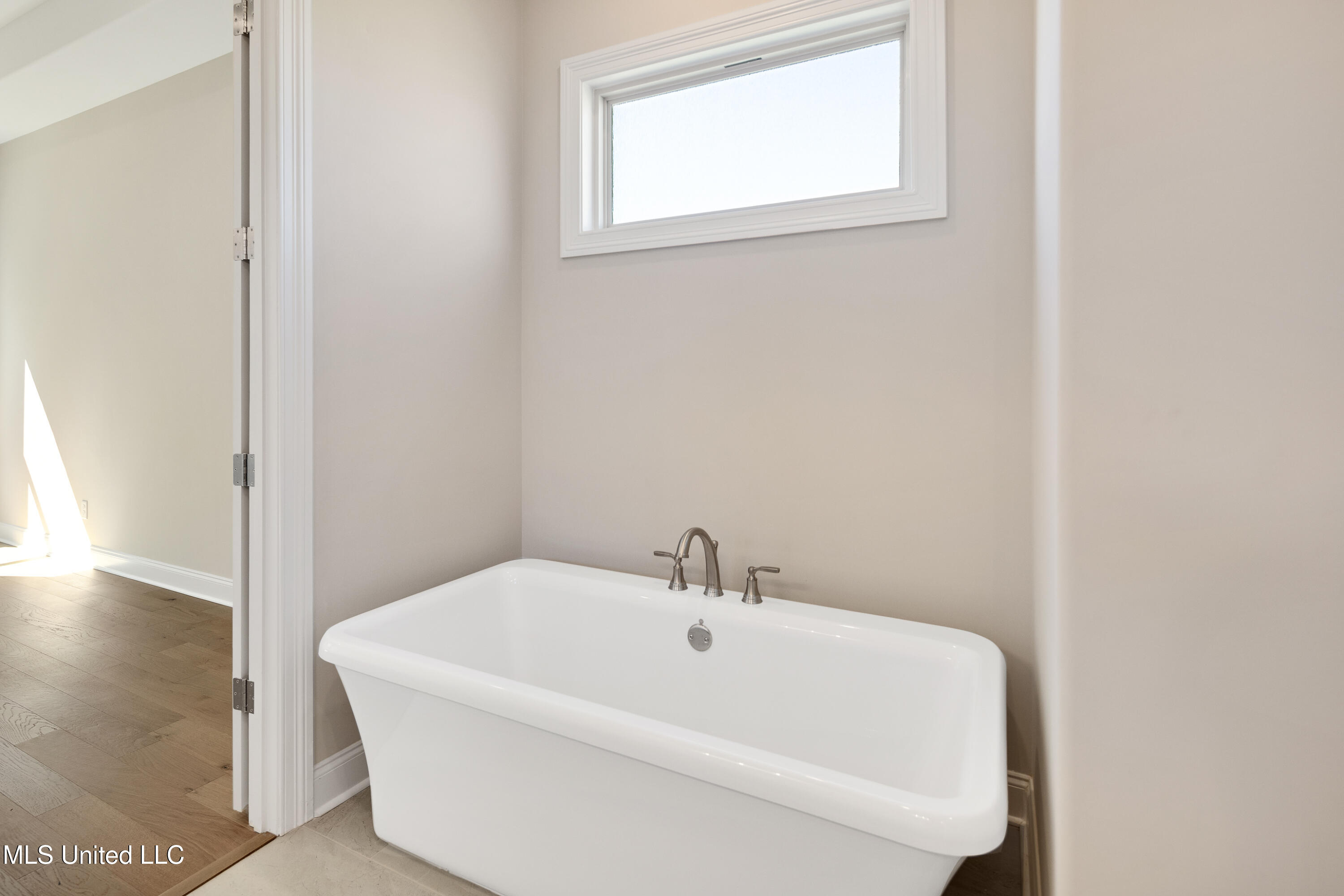 2327 Livingston Way Hernando, MS 38632 - Photo 16 of 37 Primary Bath