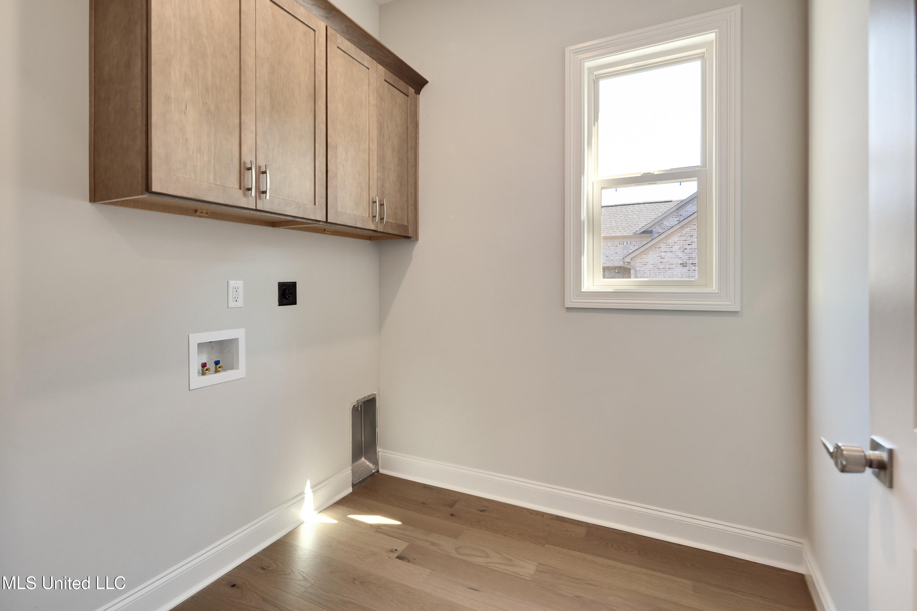 2327 Livingston Way Hernando, MS 38632 - Photo 18 of 37 Laundry Room