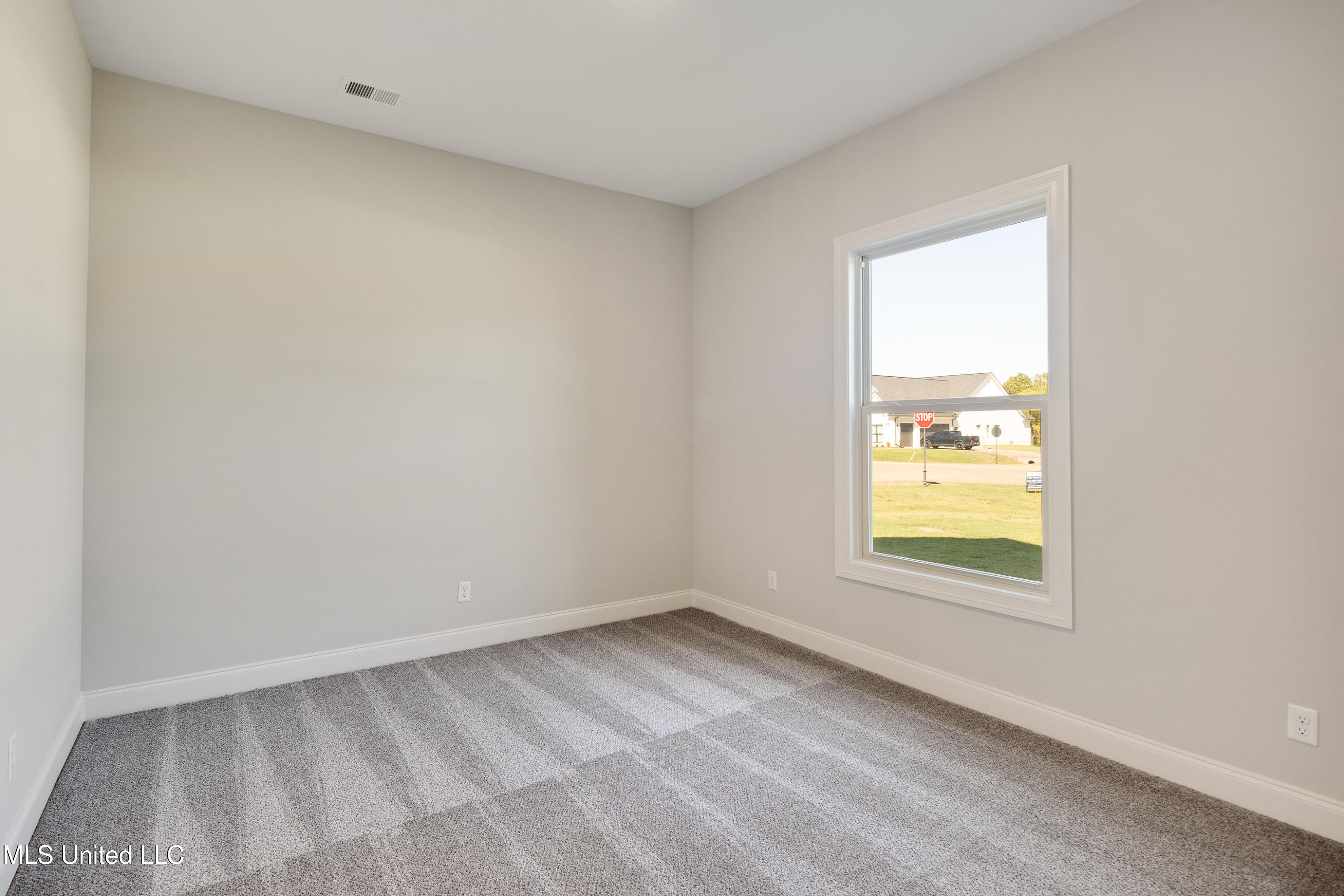 2327 Livingston Way Hernando, MS 38632 - Photo 20 of 37 Guest BR downstairs