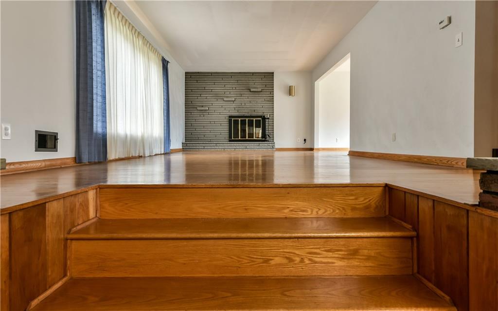 3891 Anderson Road Gibsonia, PA 15044 - Photo 3 of 22 Steps leading to living room.