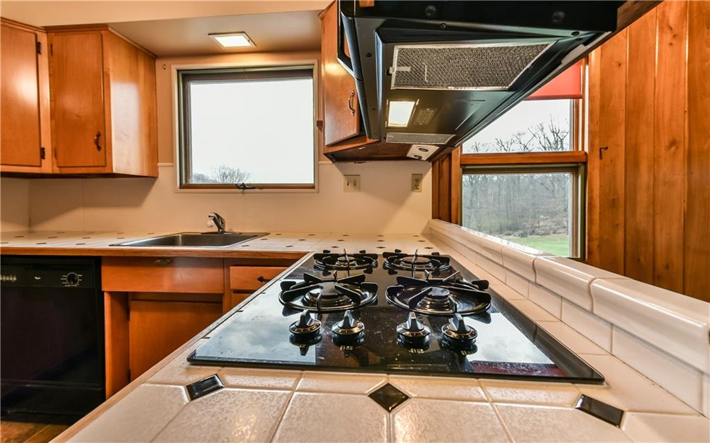 3891 Anderson Road Gibsonia, PA 15044 - Photo 7 of 22 Gas cook top with tile counters.