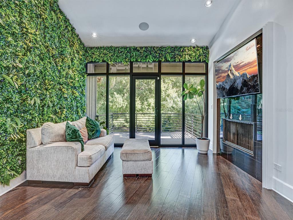 1609 Hampton Court Safety Harbor, FL 34695 - Photo 21 of 78 a living room with furniture and a large window