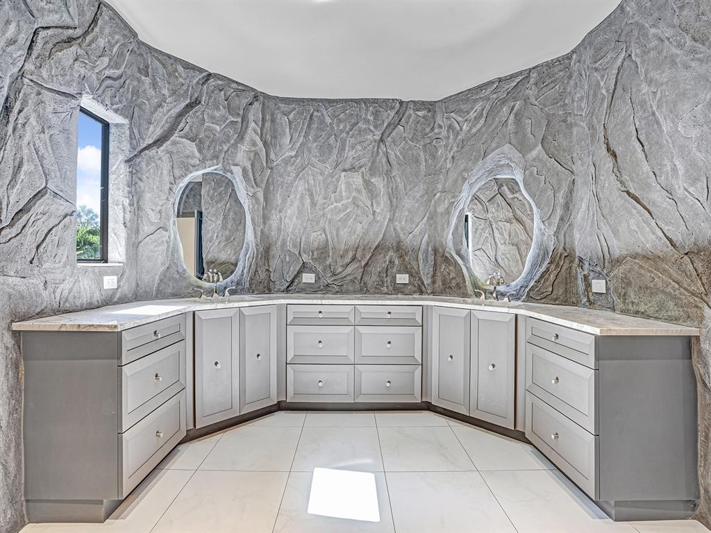 1609 Hampton Court Safety Harbor, FL 34695 - Photo 32 of 78 a spacious bathroom with a granite countertop sink and a mirror