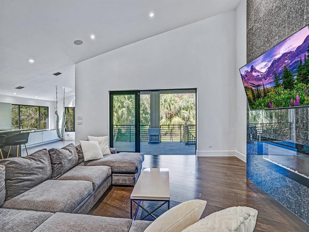 1609 Hampton Court Safety Harbor, FL 34695 - Photo 76 of 78 a living room with furniture and a large window