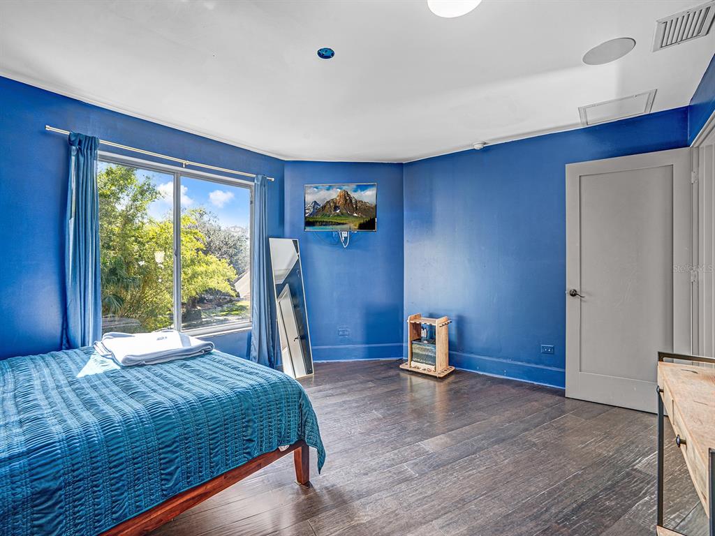 1609 Hampton Court Safety Harbor, FL 34695 - Photo 78 of 78 a bedroom with a bed and a window