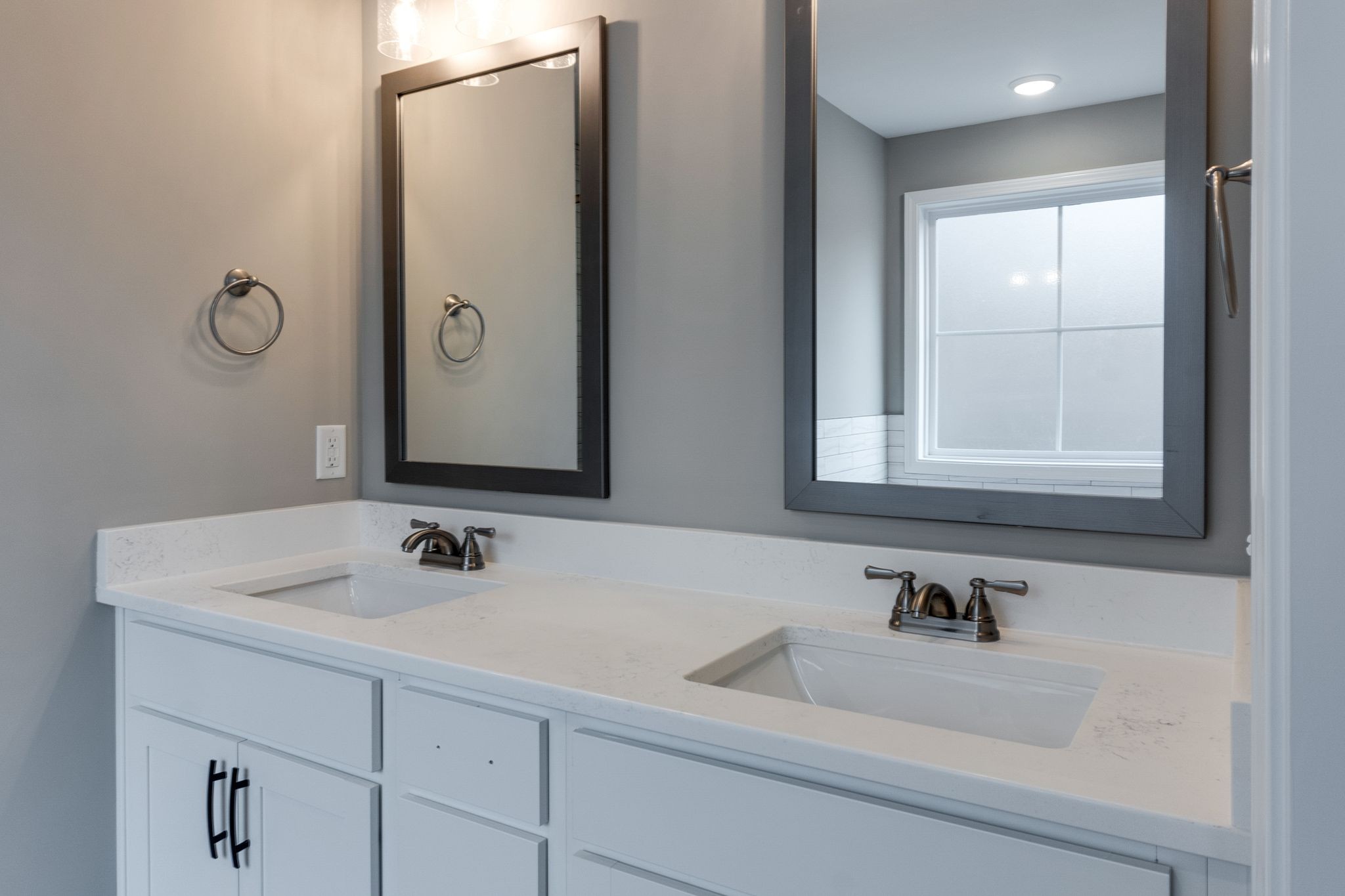 116 Shane-Lee Circle Dover, TN 37058 - Photo 14 of 33 a bathroom with a sink and a mirror