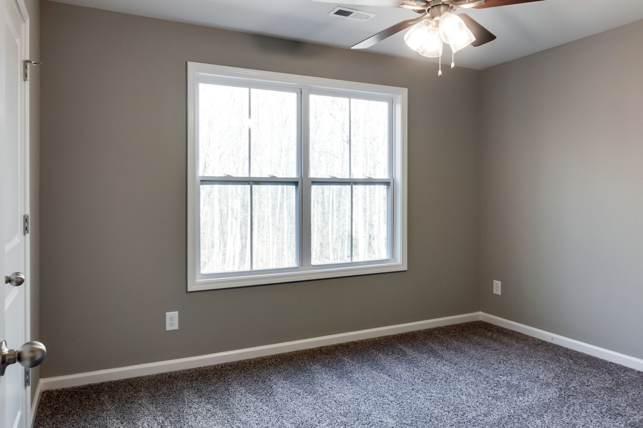 116 Shane-Lee Circle Dover, TN 37058 - Photo 19 of 33 an empty room with a window