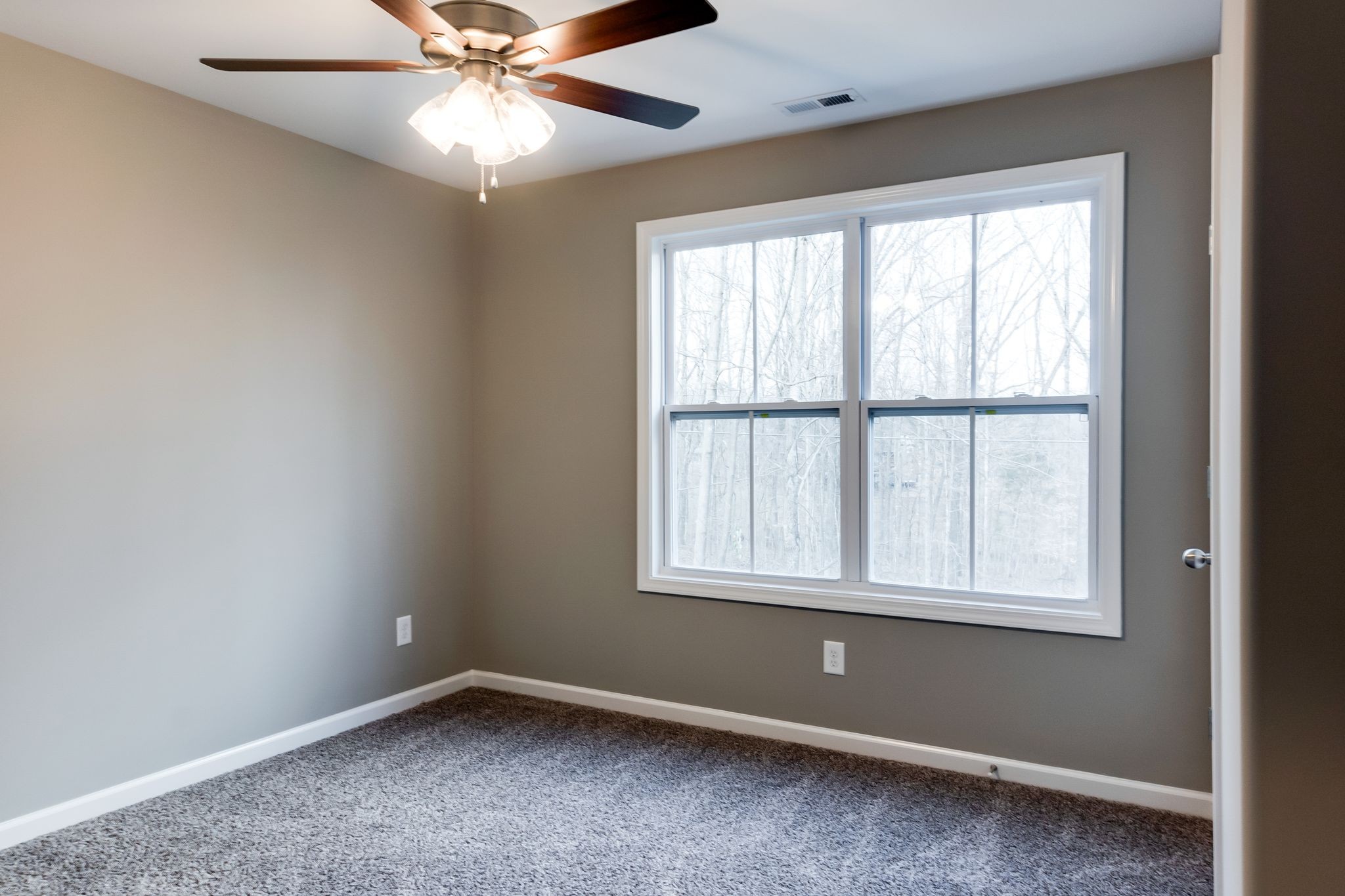 116 Shane-Lee Circle Dover, TN 37058 - Photo 23 of 33 an empty room with a window and a fan