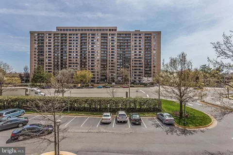 $350,000 | 3713 South George Mason Drive, Unit 904W, Falls Church, VA 22041