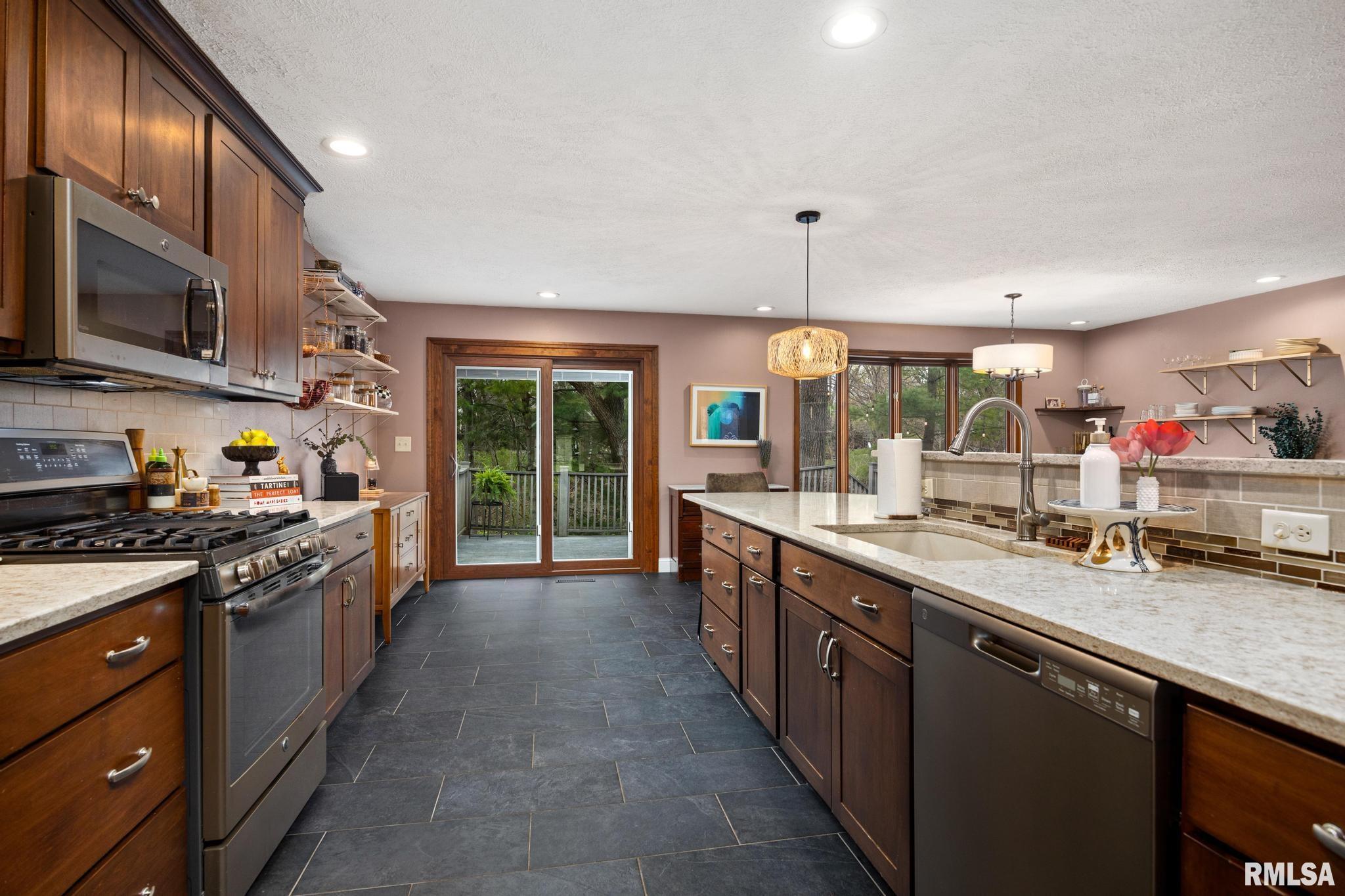 76 Hickory Ridge Court Morton, IL 61550 - Photo 11 of 64