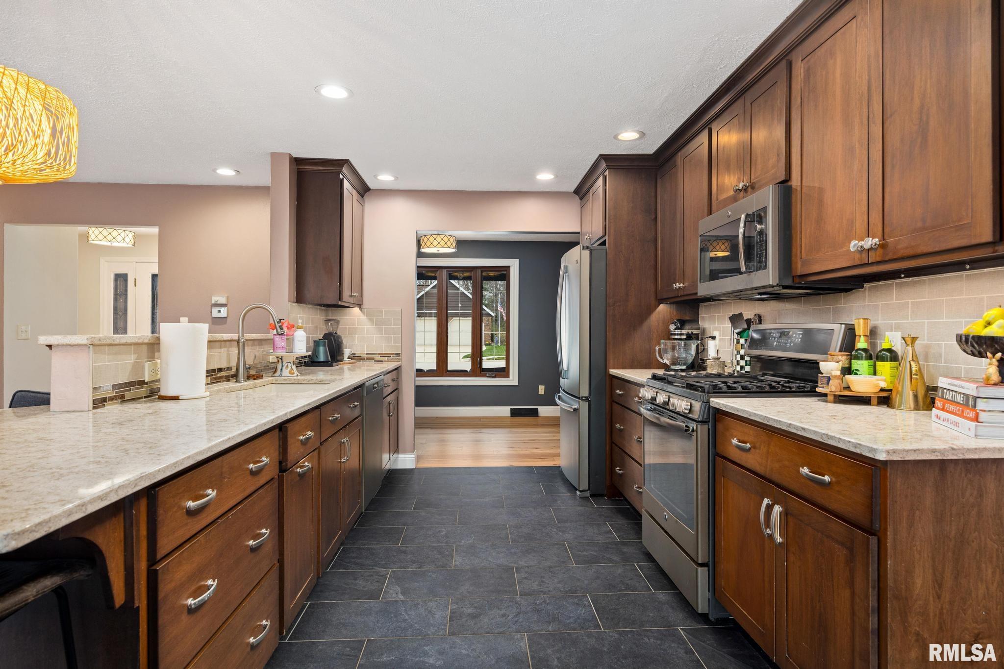 76 Hickory Ridge Court Morton, IL 61550 - Photo 8 of 64