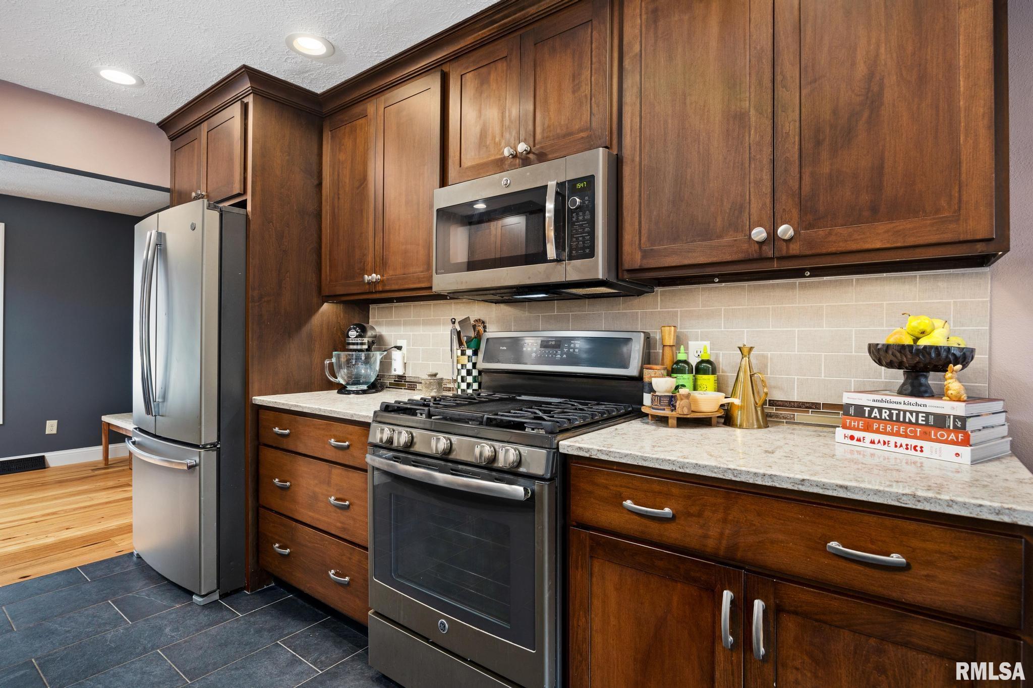 76 Hickory Ridge Court Morton, IL 61550 - Photo 9 of 64