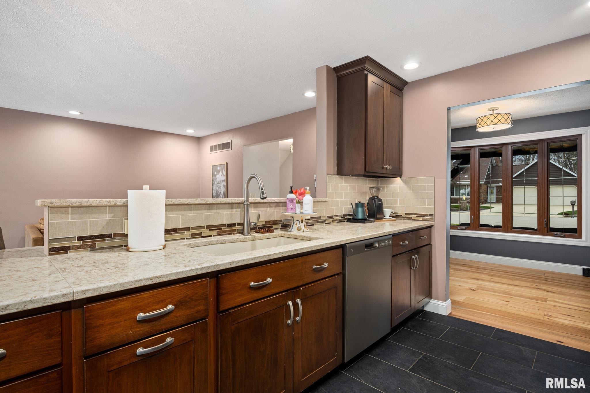 76 Hickory Ridge Court Morton, IL 61550 - Photo 10 of 64