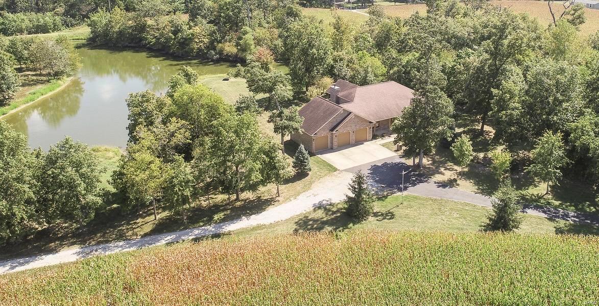 10137 Long Lake Road Mascoutah, IL 62258 - Photo 1 of 34 Gallery Image 1