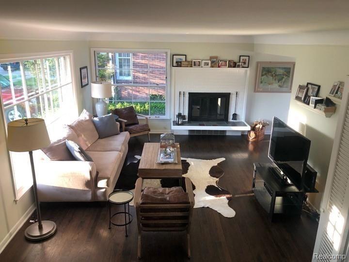 158 Maplefield Road Pleasant Ridge, MI 48069 - Photo 2 of 23