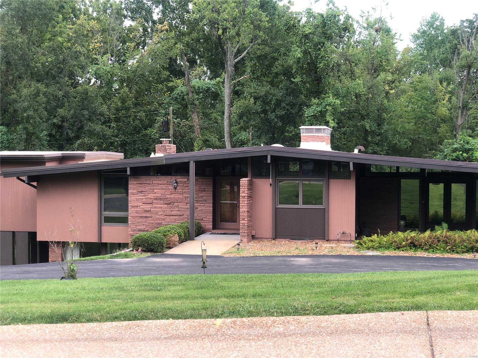 6 Watch Hill Road St. Louis, MO 63124 - Photo 1 of 6 Gallery Image 1