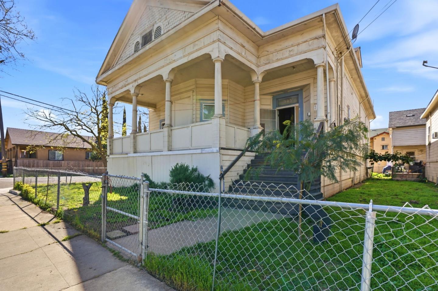 345 South Pilgrim Street Stockton, CA 95205 - Photo 2 of 27 not sure