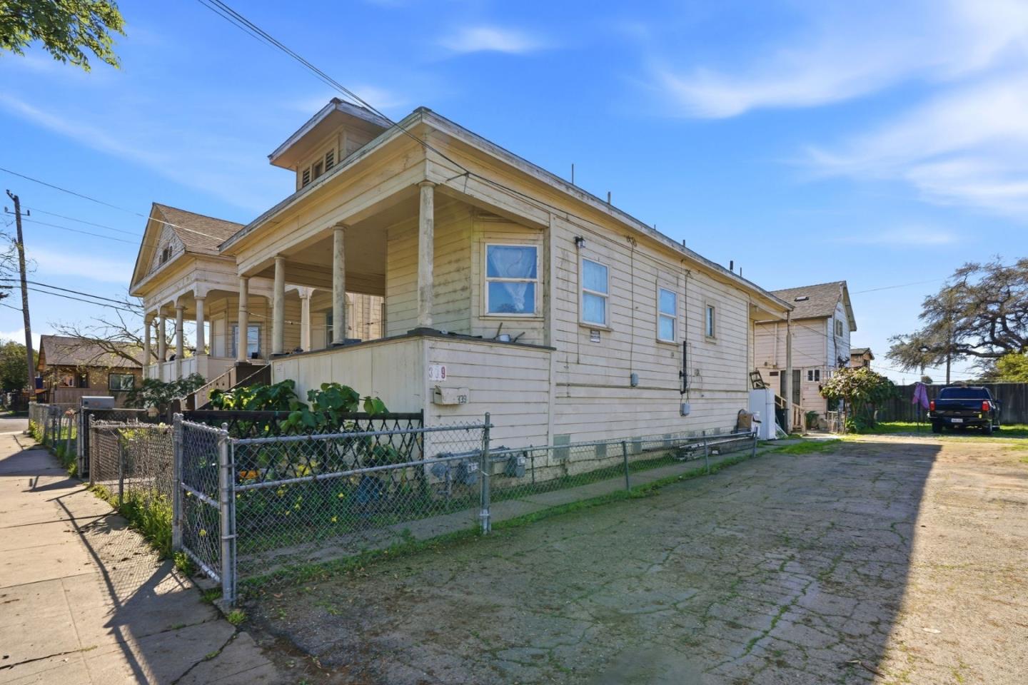 345 South Pilgrim Street Stockton, CA 95205 - Photo 24 of 27 a front view of a house with plants