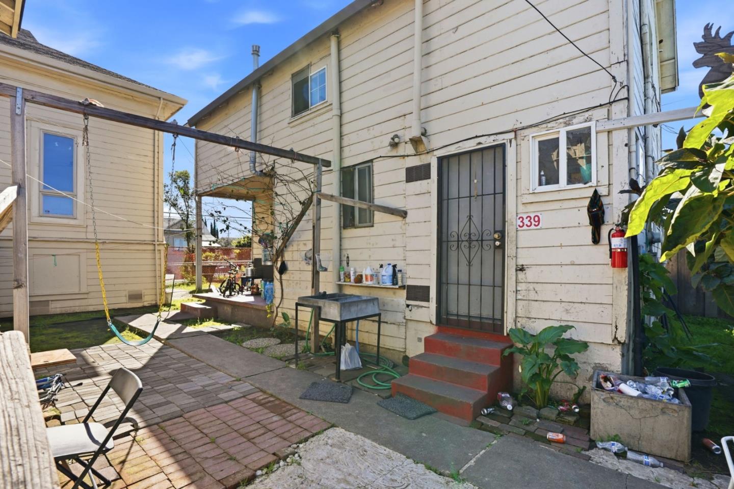 345 South Pilgrim Street Stockton, CA 95205 - Photo 25 of 27 a backyard of a house with outdoor seating