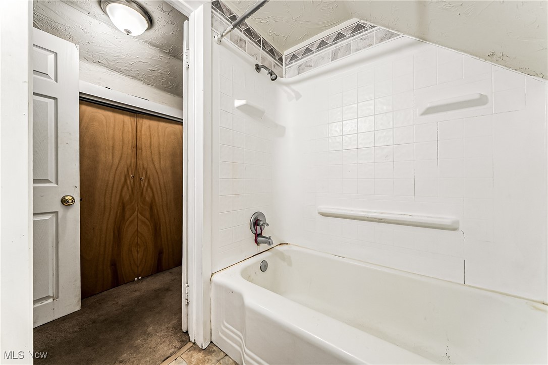 2014 Cook Avenue Cleveland, OH 44109 - Photo 27 of 37 Bathroom featuring shower / bathing tub combination
