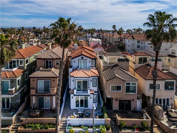 $3,145,000 | 116 11th Street, Huntington Beach, CA 92648