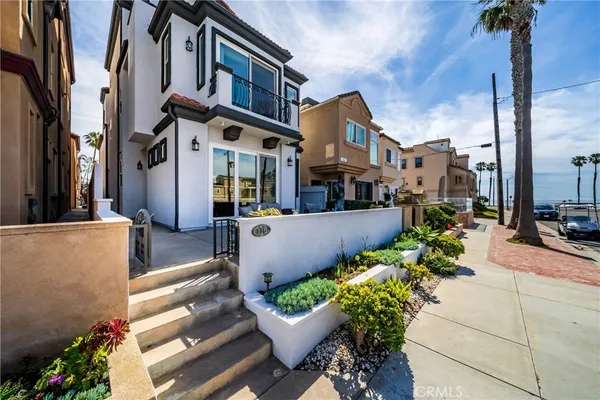 $3,145,000 | 116 11th Street, Huntington Beach, CA 92648
