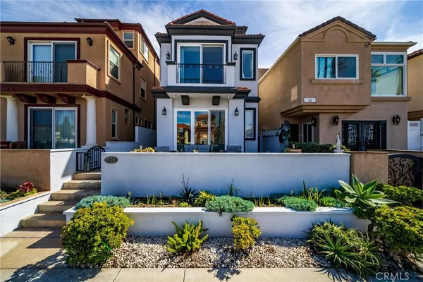 $3,145,000 | 116 11th Street, Huntington Beach, CA 92648