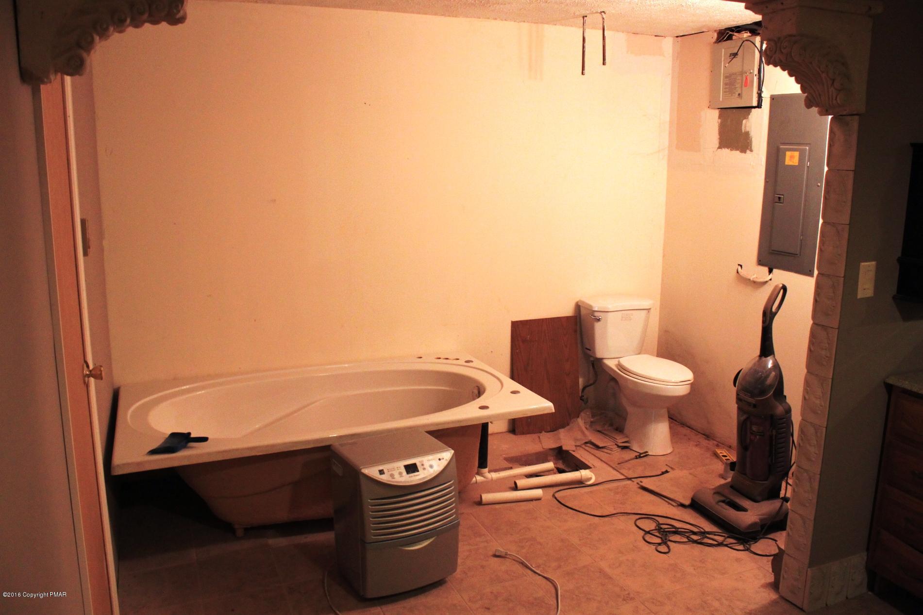 1421 Clover Road Long Pond, PA 18334 - Photo 22 of 26 a utility room with dryer and washer