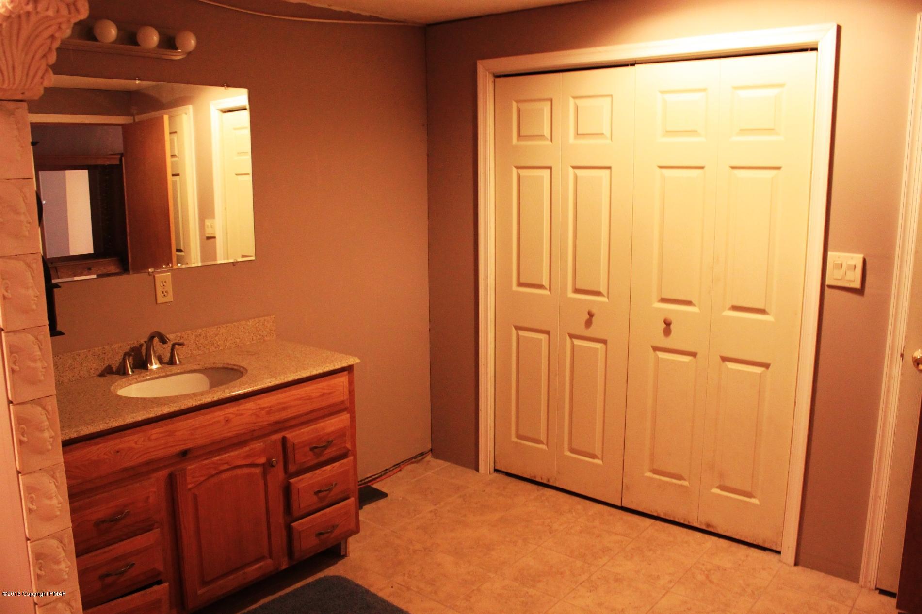 1421 Clover Road Long Pond, PA 18334 - Photo 23 of 26