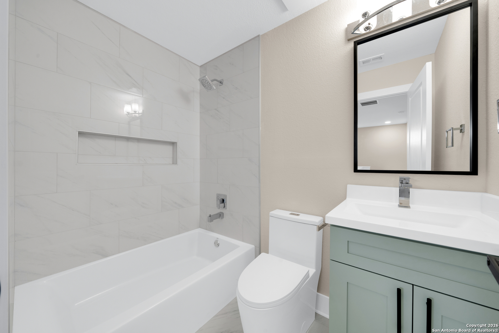 11710 Vance Jackson Road, Unit 702 San Antonio, TX 78230 - Photo 24 of 25 a bathroom with a sink toilet vanity and bathtub