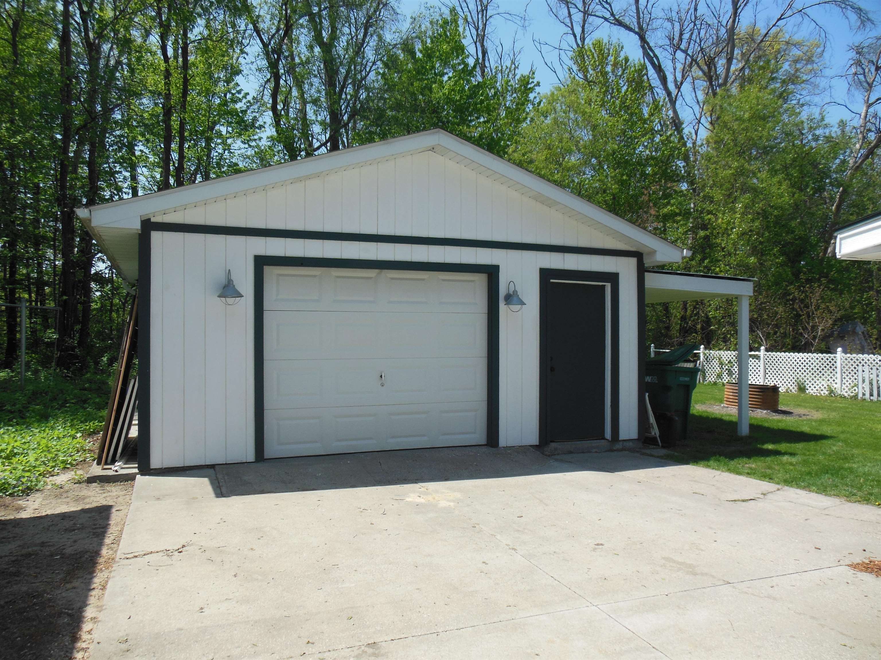 4475 Filter Road Harrison, MI 48625 - Photo 7 of 24