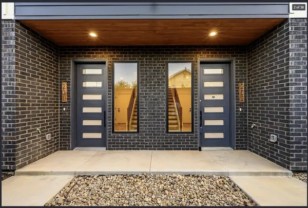 a view of entryway with a door