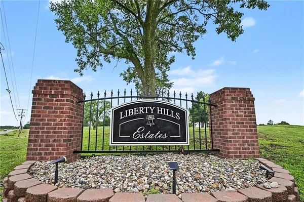 $365,000 | 9711 Betsy Ross Lane, Liberty, MO 64068